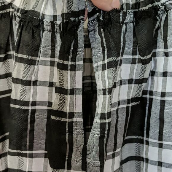 ANN Taylor Black/White Buffalo Check Top Size Medium - Picture 3 of 7